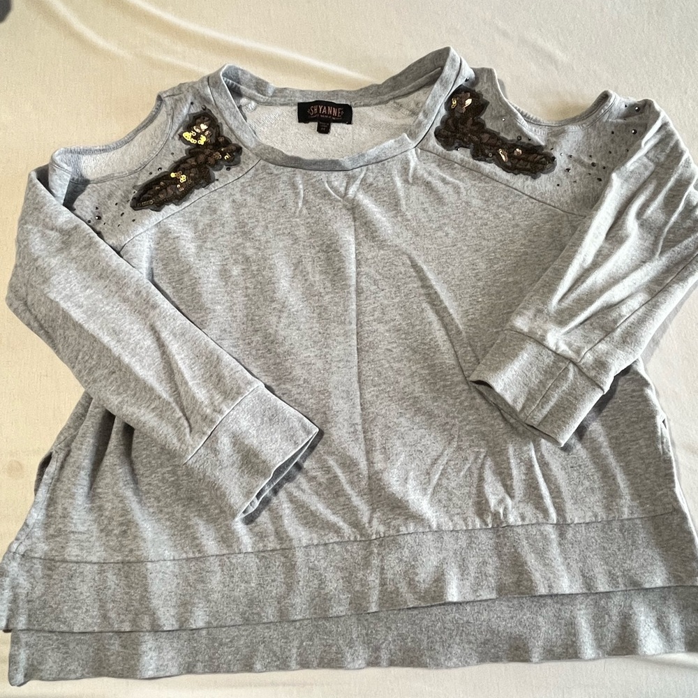Shyanne Gray Knit Top size M